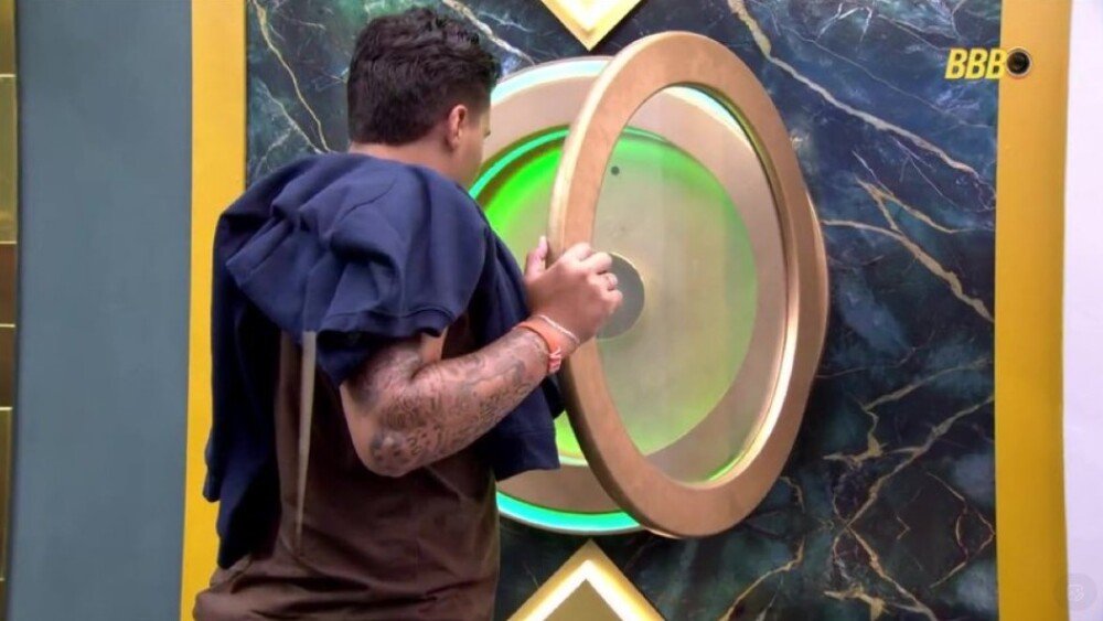 Pedro Aperta Botão de Desistência