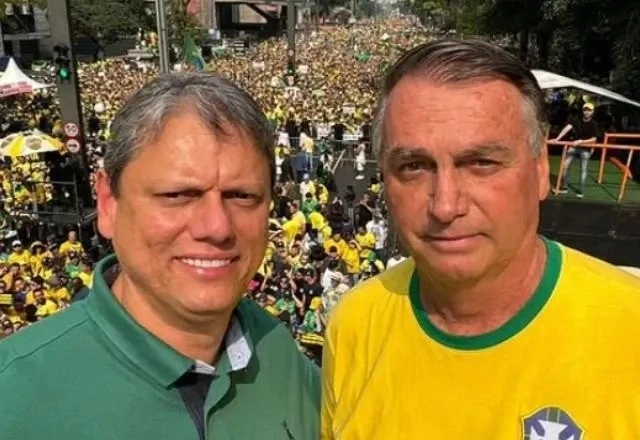 Tarcísio visita Bolsonaro