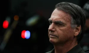 Bolsonaro internado às pressas
