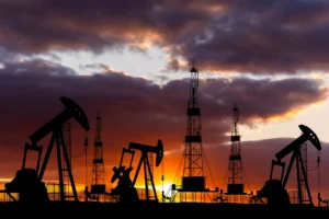 Petróleo Dispara 8% Após Trump Intensificar Retórica Bélica Contra o Irã