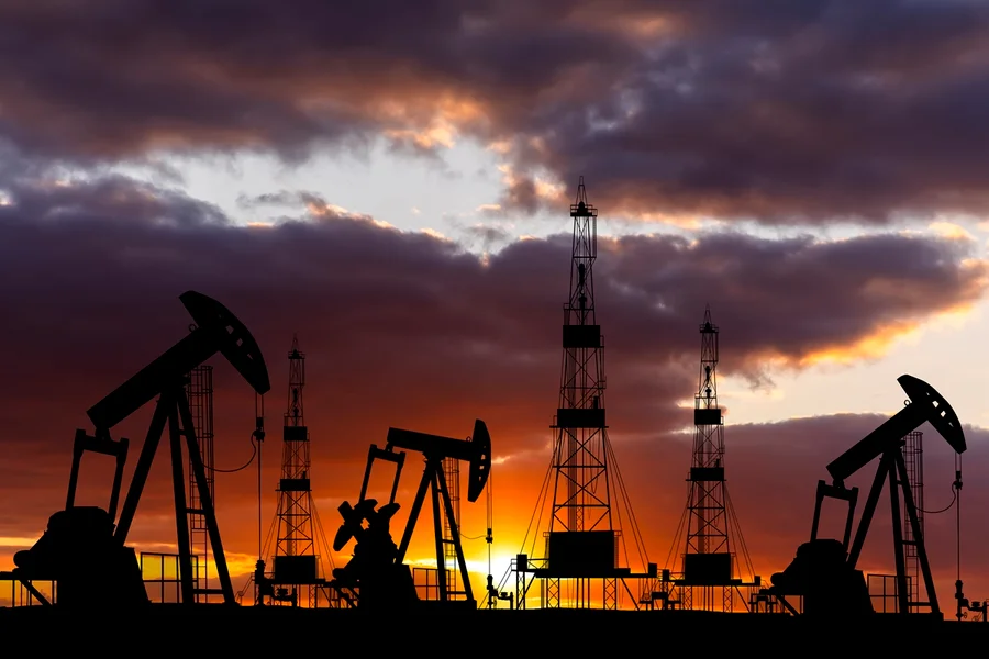 Petróleo Dispara 8% Após Trump Intensificar Retórica Bélica Contra o Irã