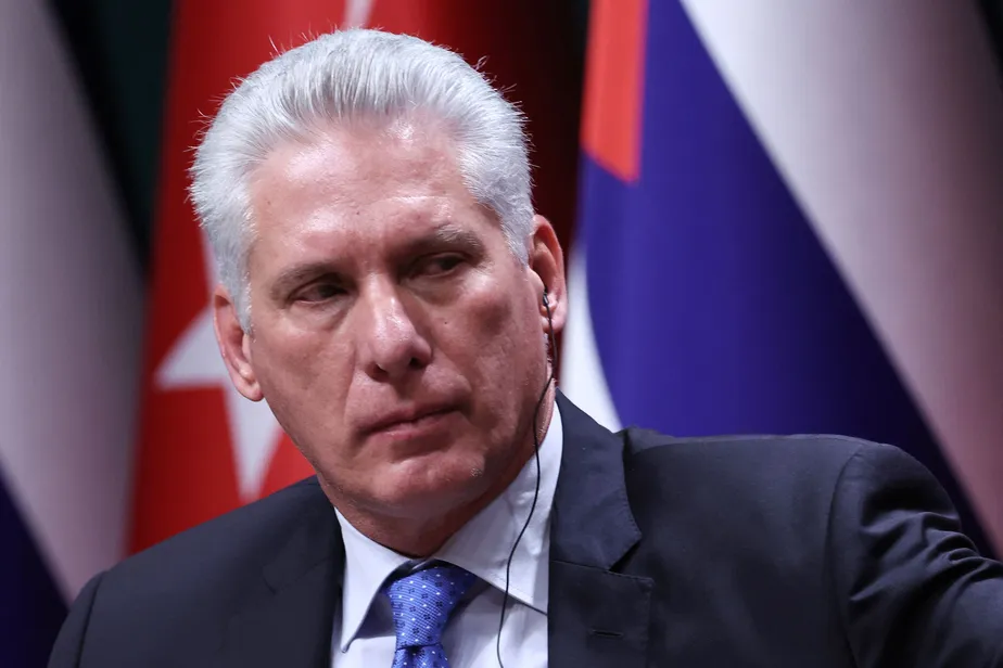 Presidente de Cuba, Miguel Díaz-Canel, Afirma que Não Renunciará ao Cargo